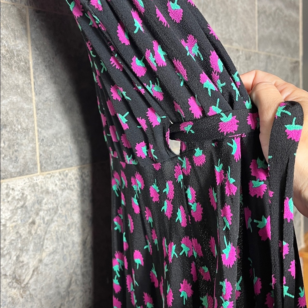 💥HP💥Diane von Furstenberg “Goldie” Wrap Dress – US 2 – Swirling Berries - Picture 7 of 8